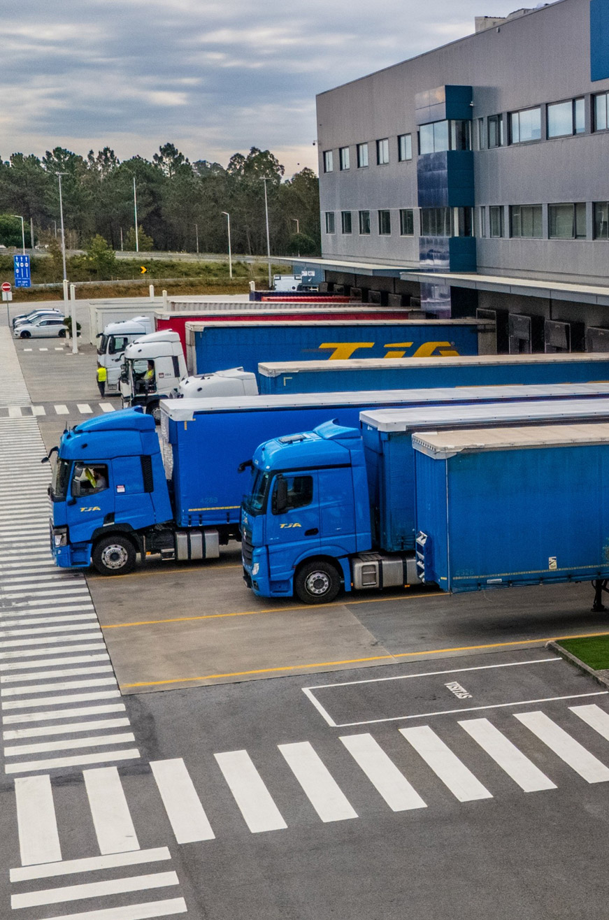 FORD TRUCKS STRENGTHENS PARTNERSHIP WITH TJA WITH NEW 115-UNIT F-MAX AGREEMENT