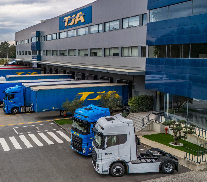 FORD TRUCKS STRENGTHENS PARTNERSHIP WITH TJA WITH NEW 115-UNIT F-MAX AGREEMENT
