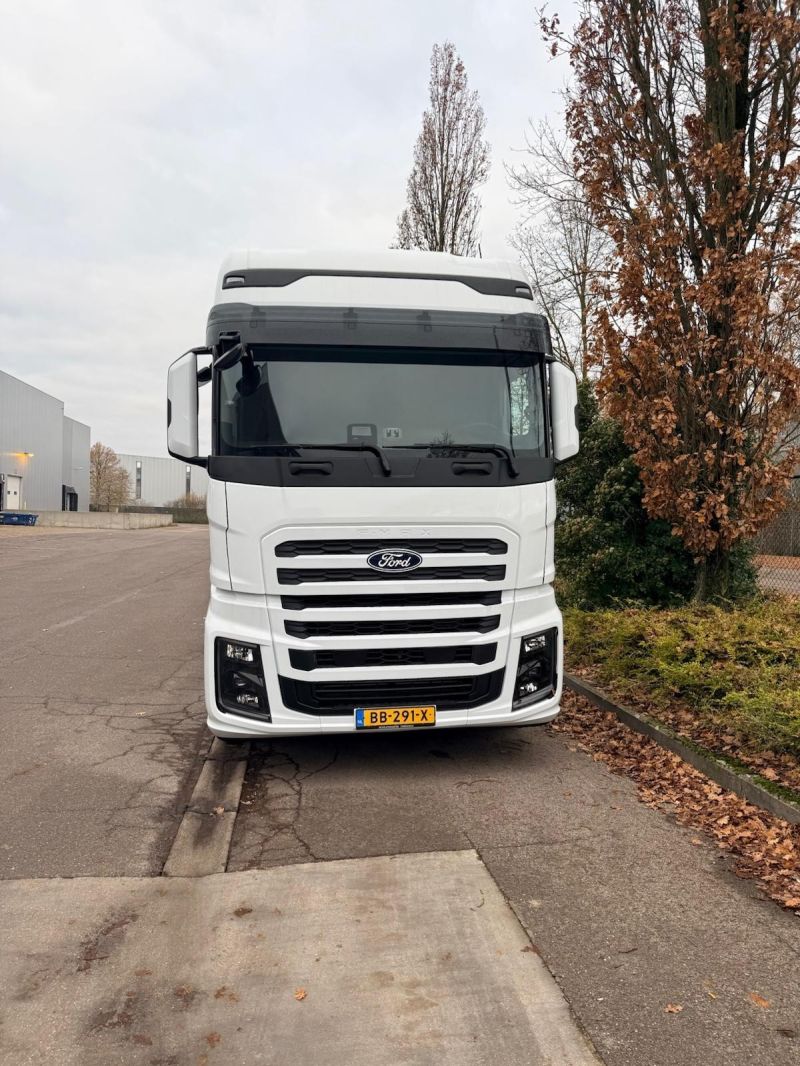 Bedrijfswagengroep levert vierde Ford F-MAX aan Van den Heuvel Logistics