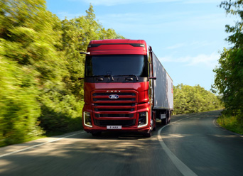 FORD TRUCKS PRESENTS ITS NEW F-MAX AND F-LINE E MODELS TO EUROPE AT SOLUTRANS